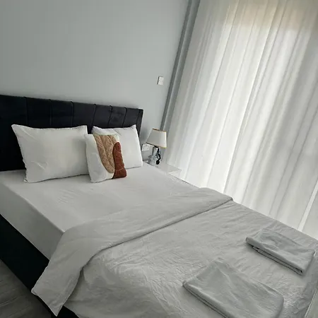 Lux Two Bedroom Swimming Pool Evleri アパート キレニア